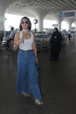 Jacqueline Fernandez snapped at airport on 22nd March 2016